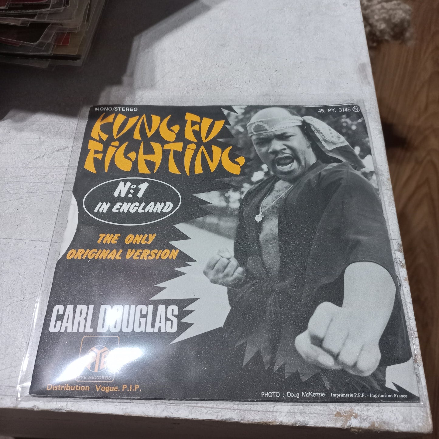 CARL DOUGLAS KUNG FU FIGHTING Simple VG+