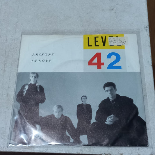 Level 42 - Lessons In Love / Hot Water (Live) (7'') Simple VG+